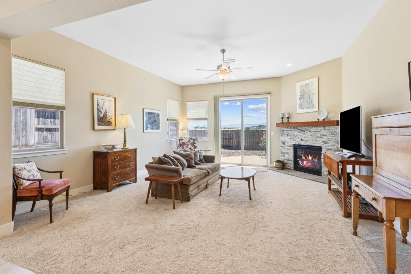 Detail Gallery Image 22 of 59 For 2011 Sage Dr, Hollister,  CA 95023 - 4 Beds | 2 Baths