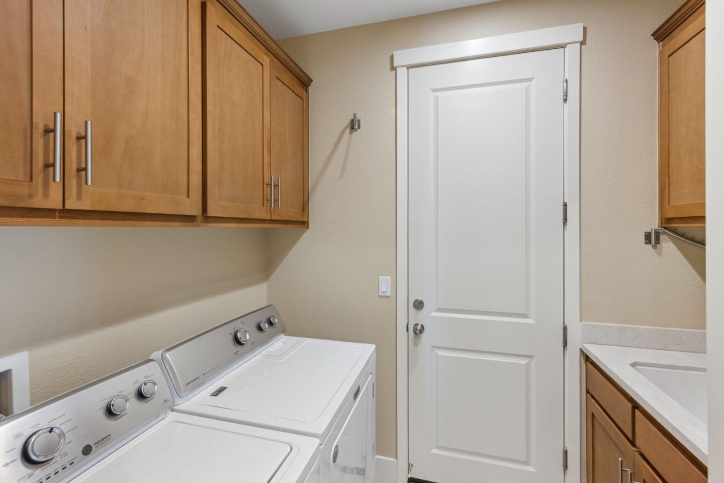 Detail Gallery Image 29 of 59 For 2011 Sage Dr, Hollister,  CA 95023 - 4 Beds | 2 Baths