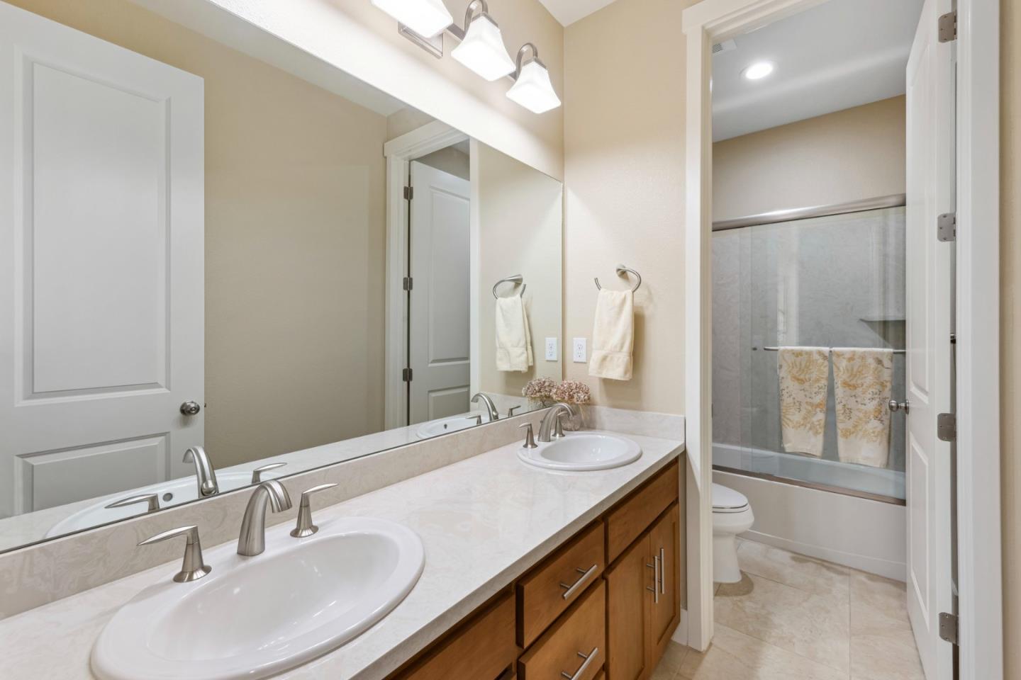 Detail Gallery Image 31 of 59 For 2011 Sage Dr, Hollister,  CA 95023 - 4 Beds | 2 Baths