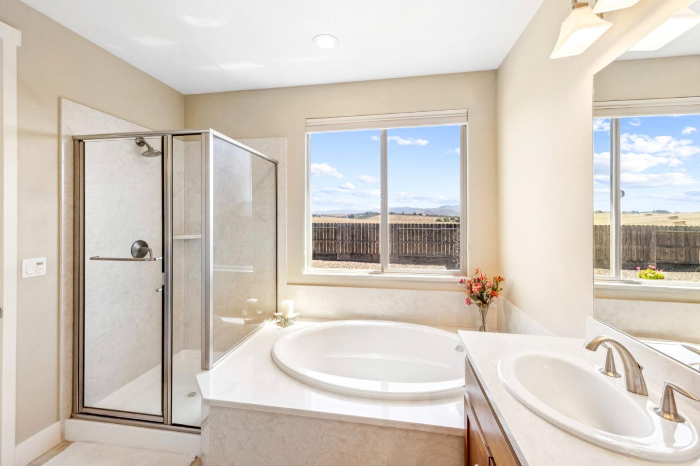 Detail Gallery Image 40 of 59 For 2011 Sage Dr, Hollister,  CA 95023 - 4 Beds | 2 Baths