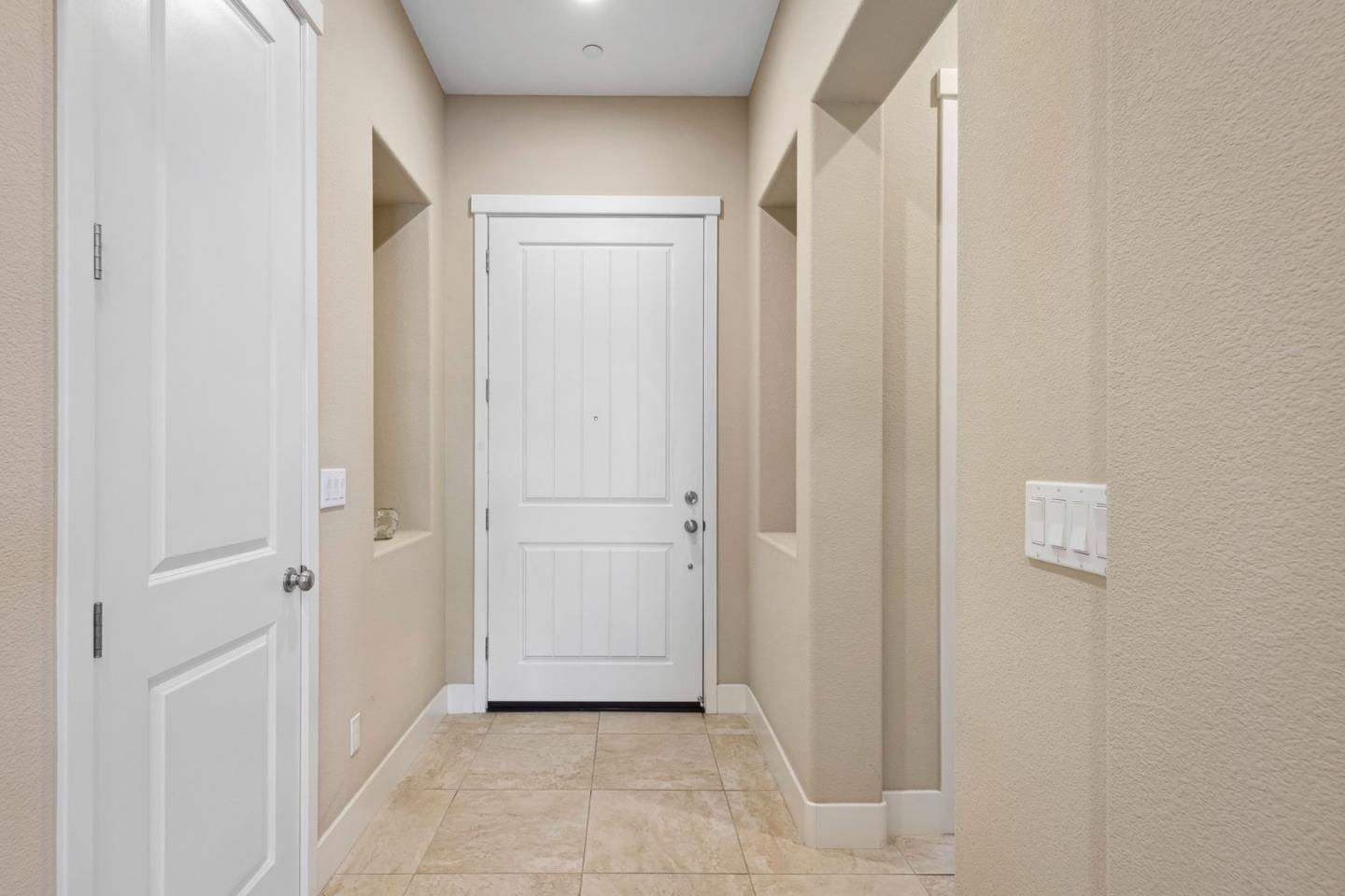 Detail Gallery Image 7 of 59 For 2011 Sage Dr, Hollister,  CA 95023 - 4 Beds | 2 Baths