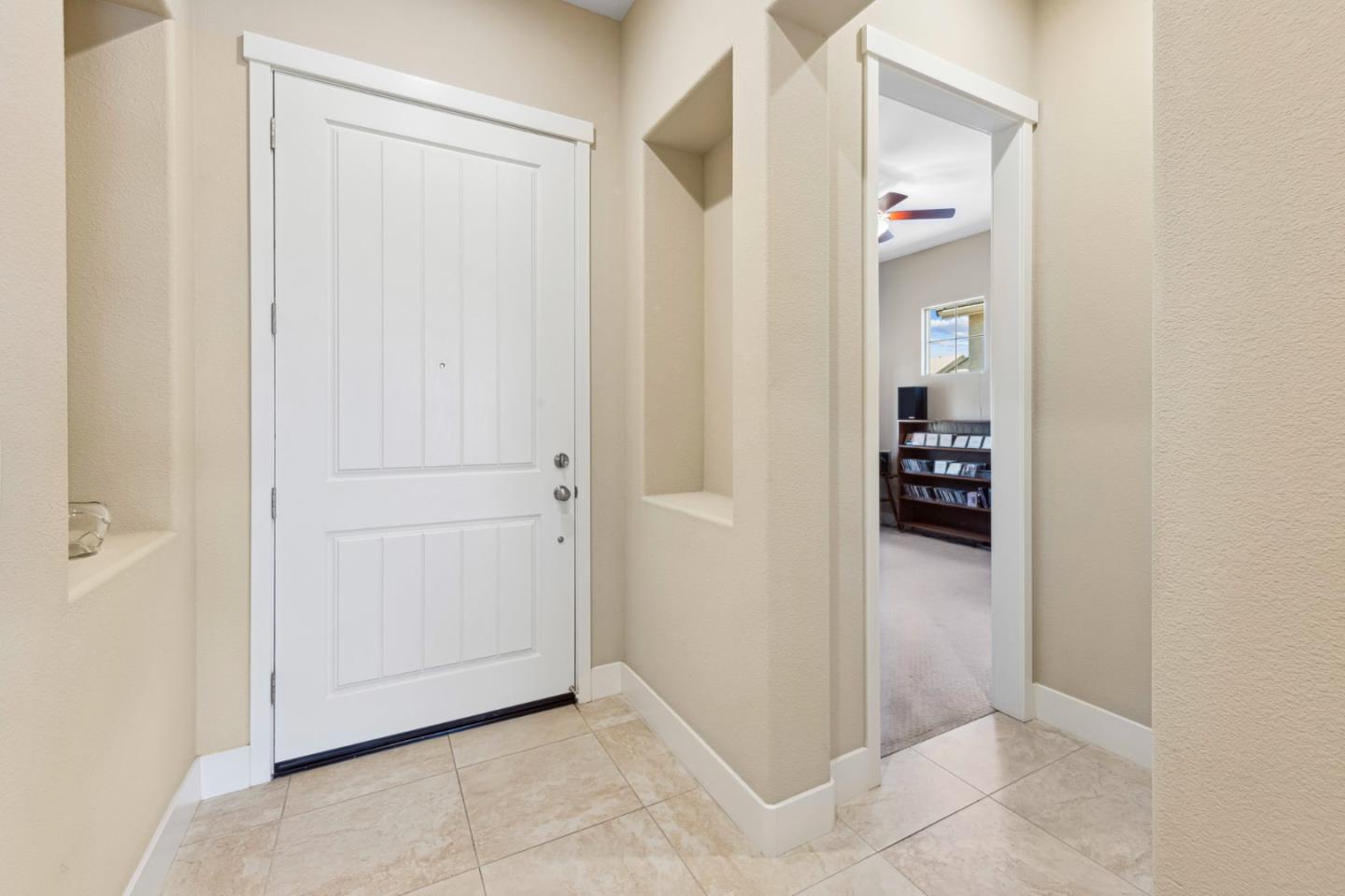 Detail Gallery Image 9 of 59 For 2011 Sage Dr, Hollister,  CA 95023 - 4 Beds | 2 Baths