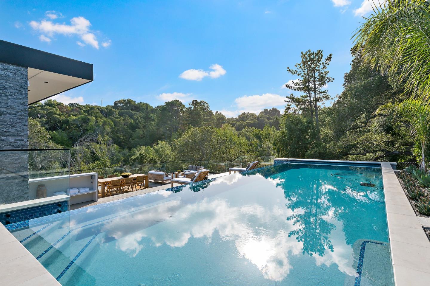 Detail Gallery Image 3 of 3 For 20 Pine Ct, Hillsborough,  CA 94010 - 5 Beds | 5/2 Baths