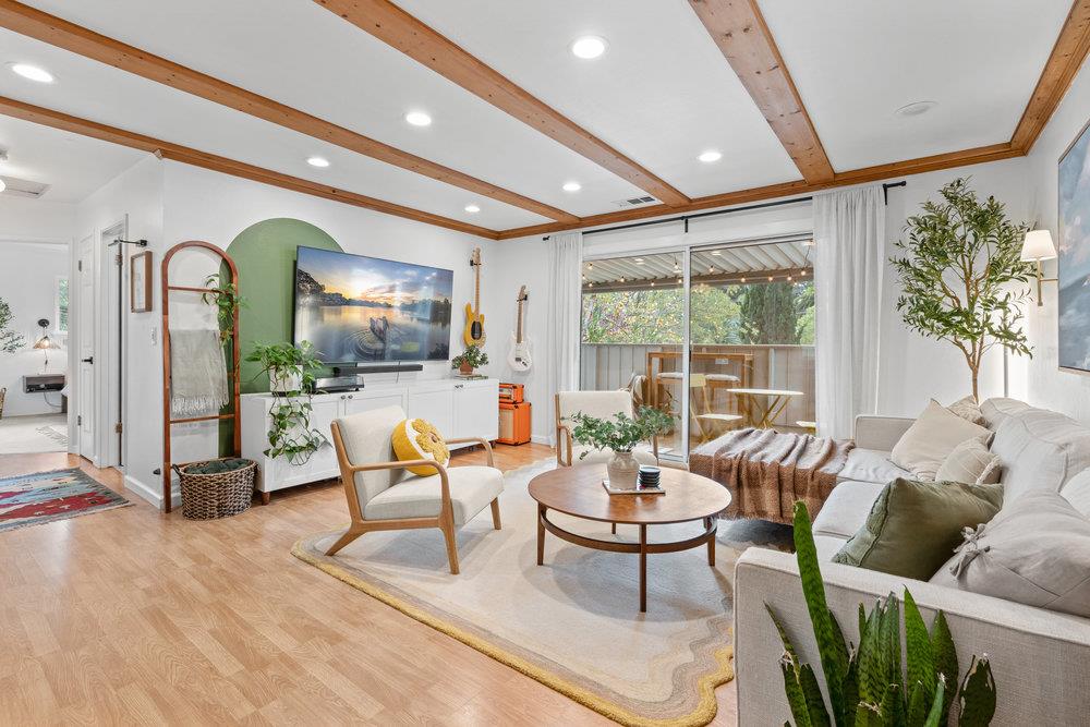 Detail Gallery Image 1 of 32 For 14245 Lora Dr #16,  Los Gatos,  CA 95032 - 2 Beds | 1 Baths