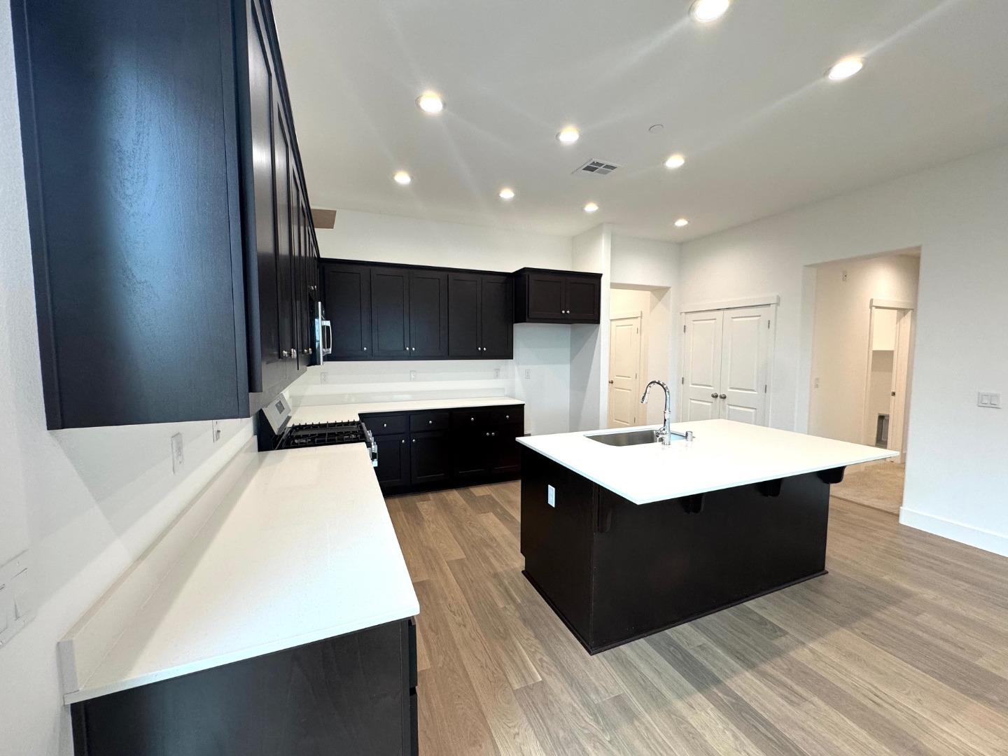 Detail Gallery Image 3 of 14 For 1261 Gypsum Ct, Los Banos,  CA 93635 - 4 Beds | 2/1 Baths