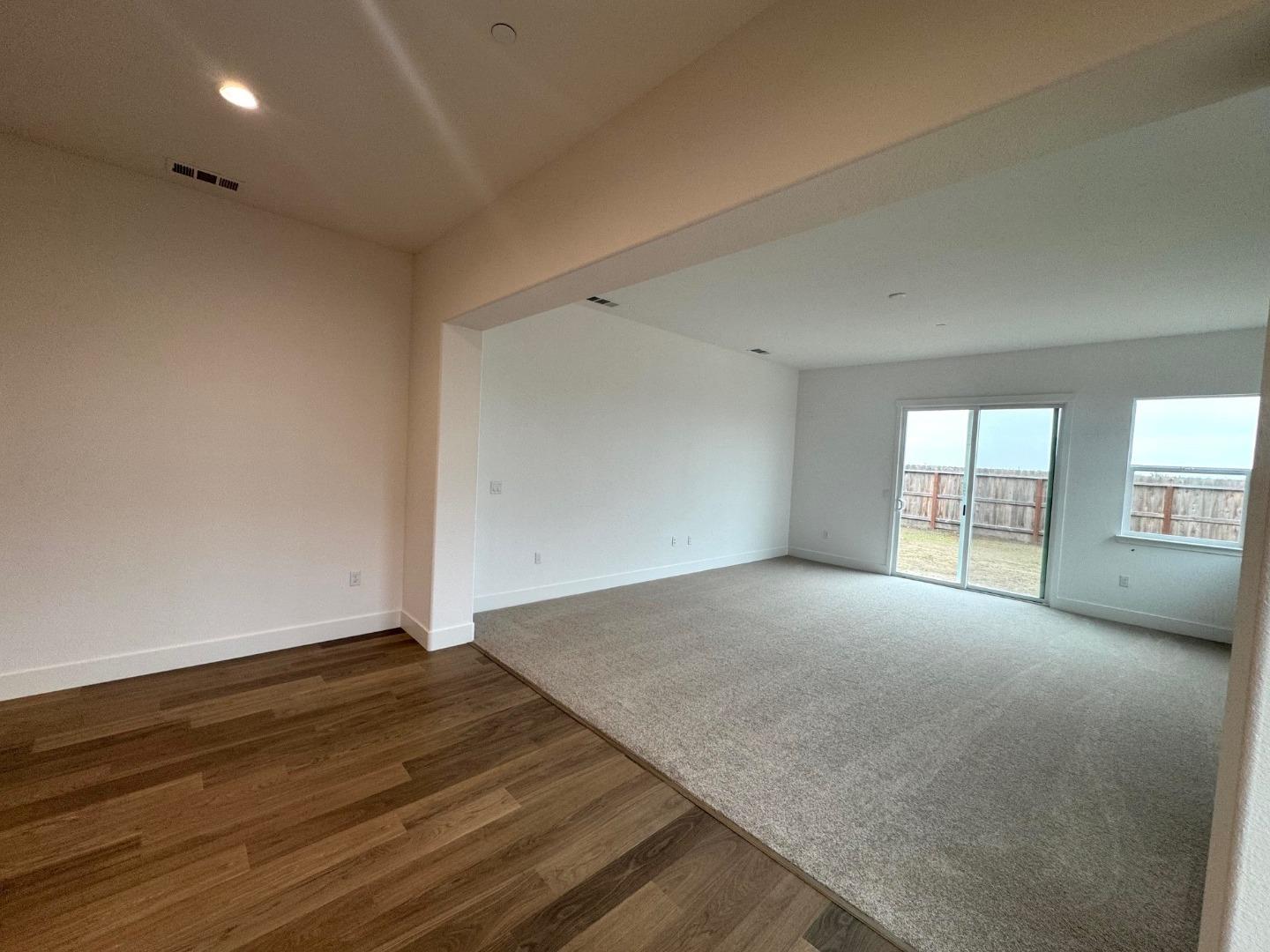 Detail Gallery Image 5 of 14 For 1261 Gypsum Ct, Los Banos,  CA 93635 - 4 Beds | 2/1 Baths