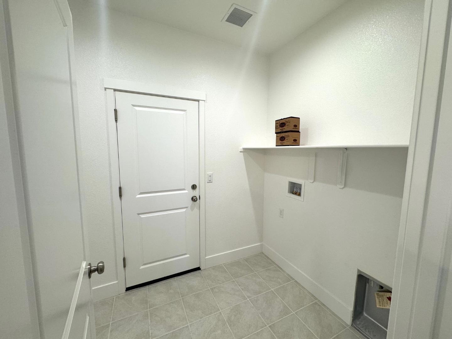 Detail Gallery Image 8 of 14 For 1261 Gypsum Ct, Los Banos,  CA 93635 - 4 Beds | 2/1 Baths