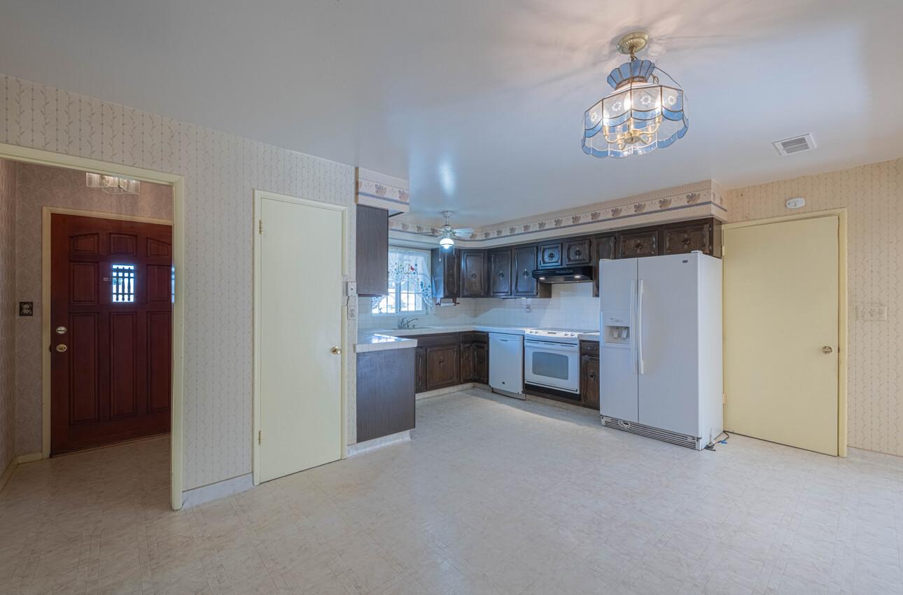 Detail Gallery Image 11 of 46 For 217 Iris Dr, Salinas,  CA 93906 - 3 Beds | 2 Baths