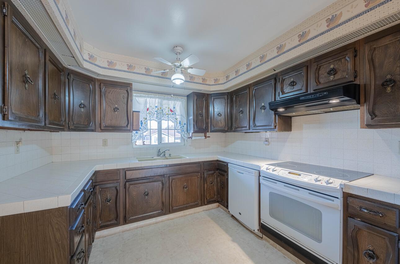 Detail Gallery Image 14 of 46 For 217 Iris Dr, Salinas,  CA 93906 - 3 Beds | 2 Baths