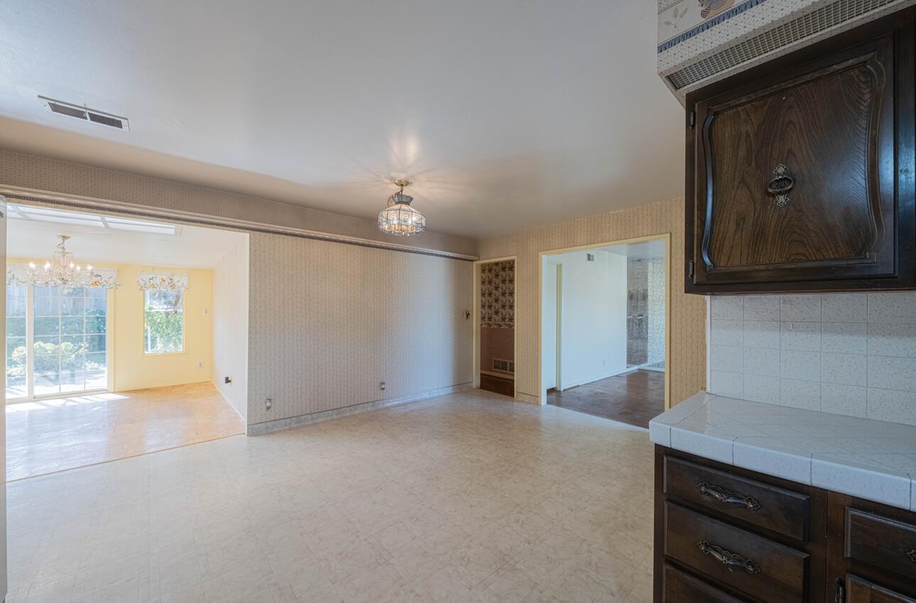 Detail Gallery Image 16 of 46 For 217 Iris Dr, Salinas,  CA 93906 - 3 Beds | 2 Baths