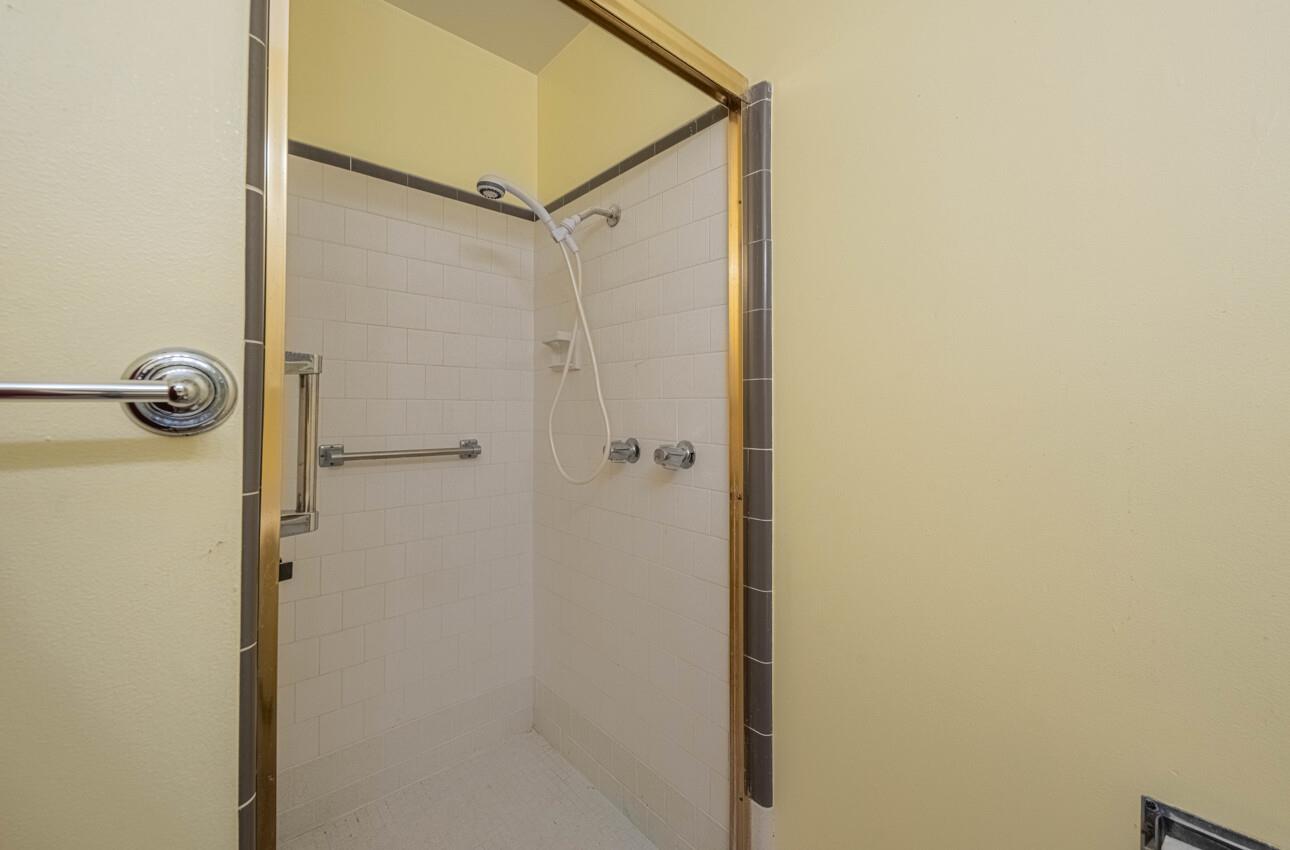 Detail Gallery Image 28 of 46 For 217 Iris Dr, Salinas,  CA 93906 - 3 Beds | 2 Baths