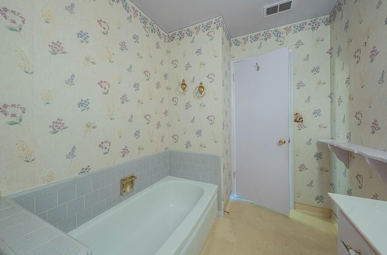 Detail Gallery Image 36 of 46 For 217 Iris Dr, Salinas,  CA 93906 - 3 Beds | 2 Baths