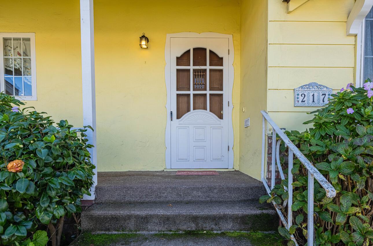 Detail Gallery Image 4 of 46 For 217 Iris Dr, Salinas,  CA 93906 - 3 Beds | 2 Baths