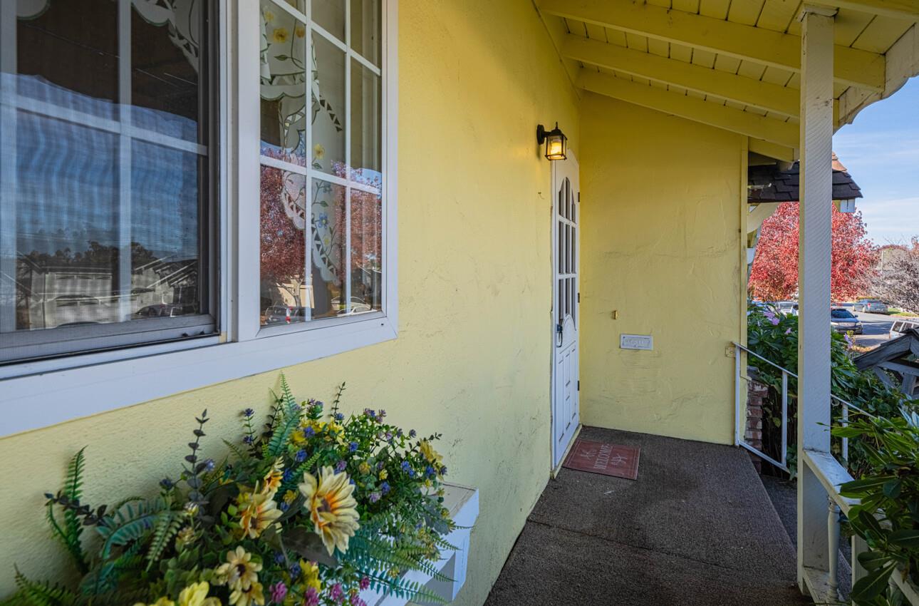 Detail Gallery Image 5 of 46 For 217 Iris Dr, Salinas,  CA 93906 - 3 Beds | 2 Baths