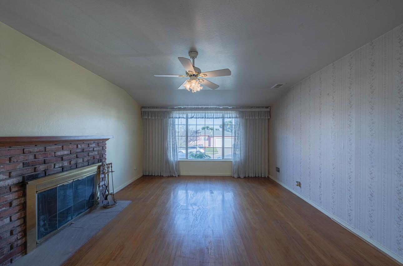 Detail Gallery Image 7 of 46 For 217 Iris Dr, Salinas,  CA 93906 - 3 Beds | 2 Baths