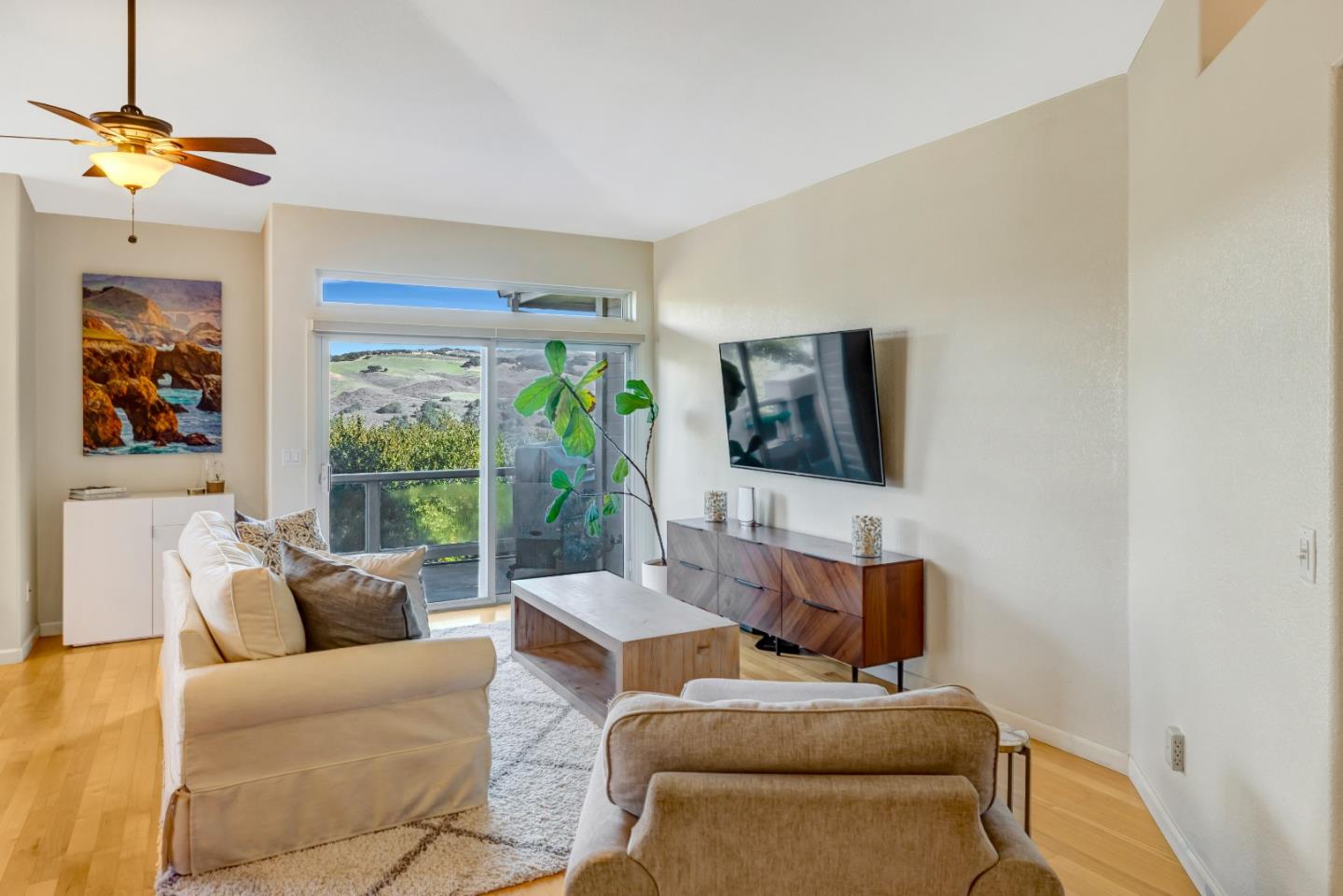 Detail Gallery Image 11 of 31 For 10511 Fairway Ct, Carmel,  CA 93923 - 4 Beds | 4/1 Baths