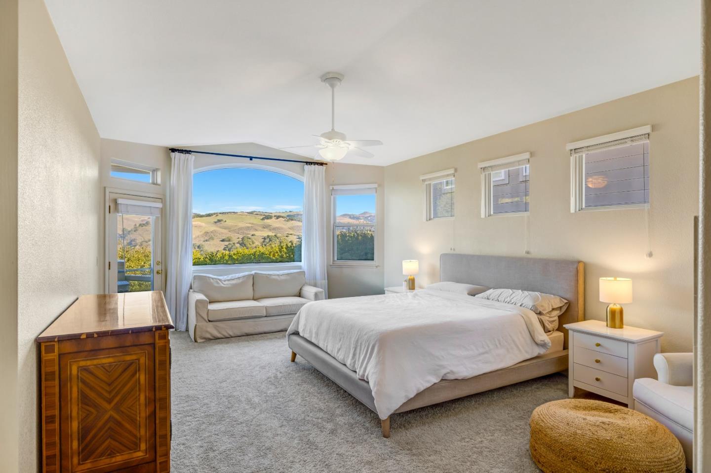 Detail Gallery Image 12 of 31 For 10511 Fairway Ct, Carmel,  CA 93923 - 4 Beds | 4/1 Baths