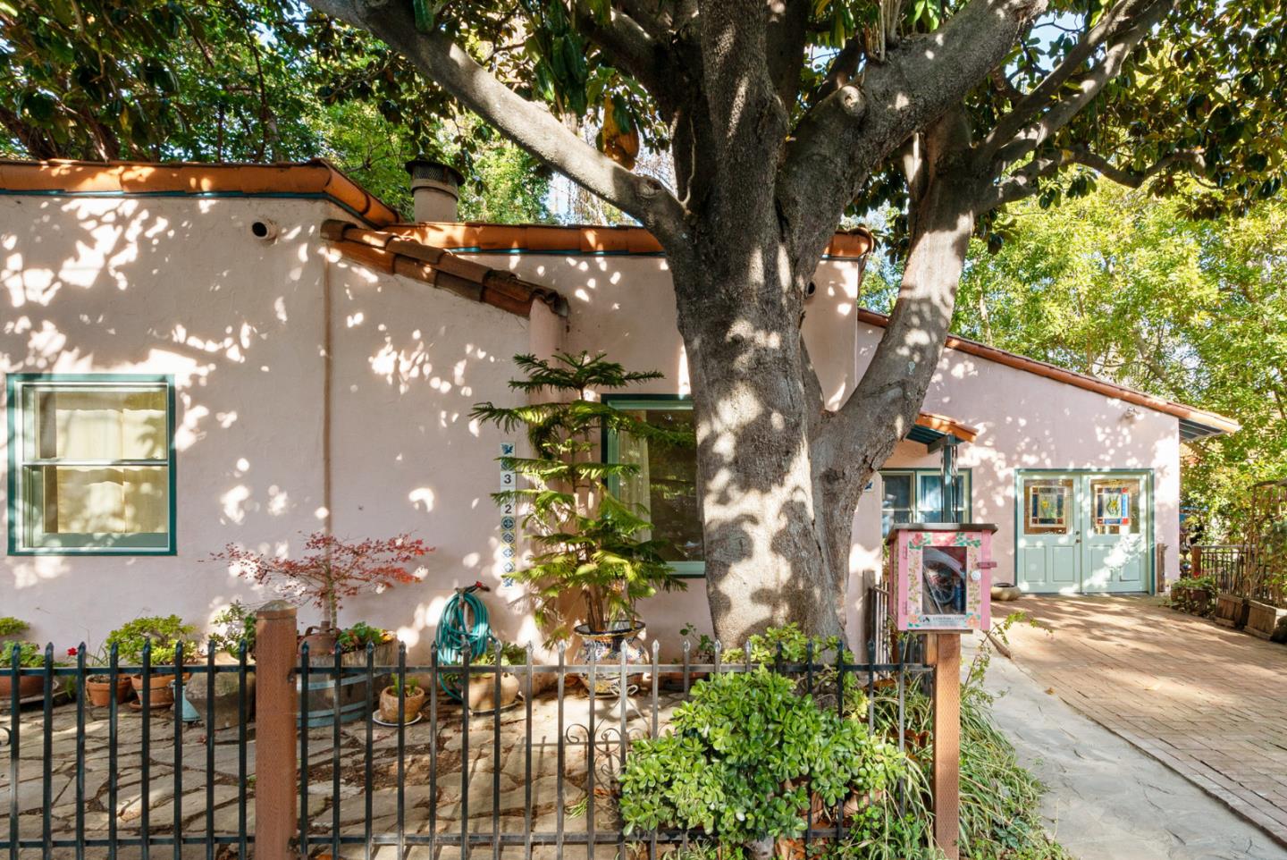 Detail Gallery Image 5 of 82 For 312 Elm St, Santa Cruz,  CA 95060 - 2 Beds | 1/1 Baths