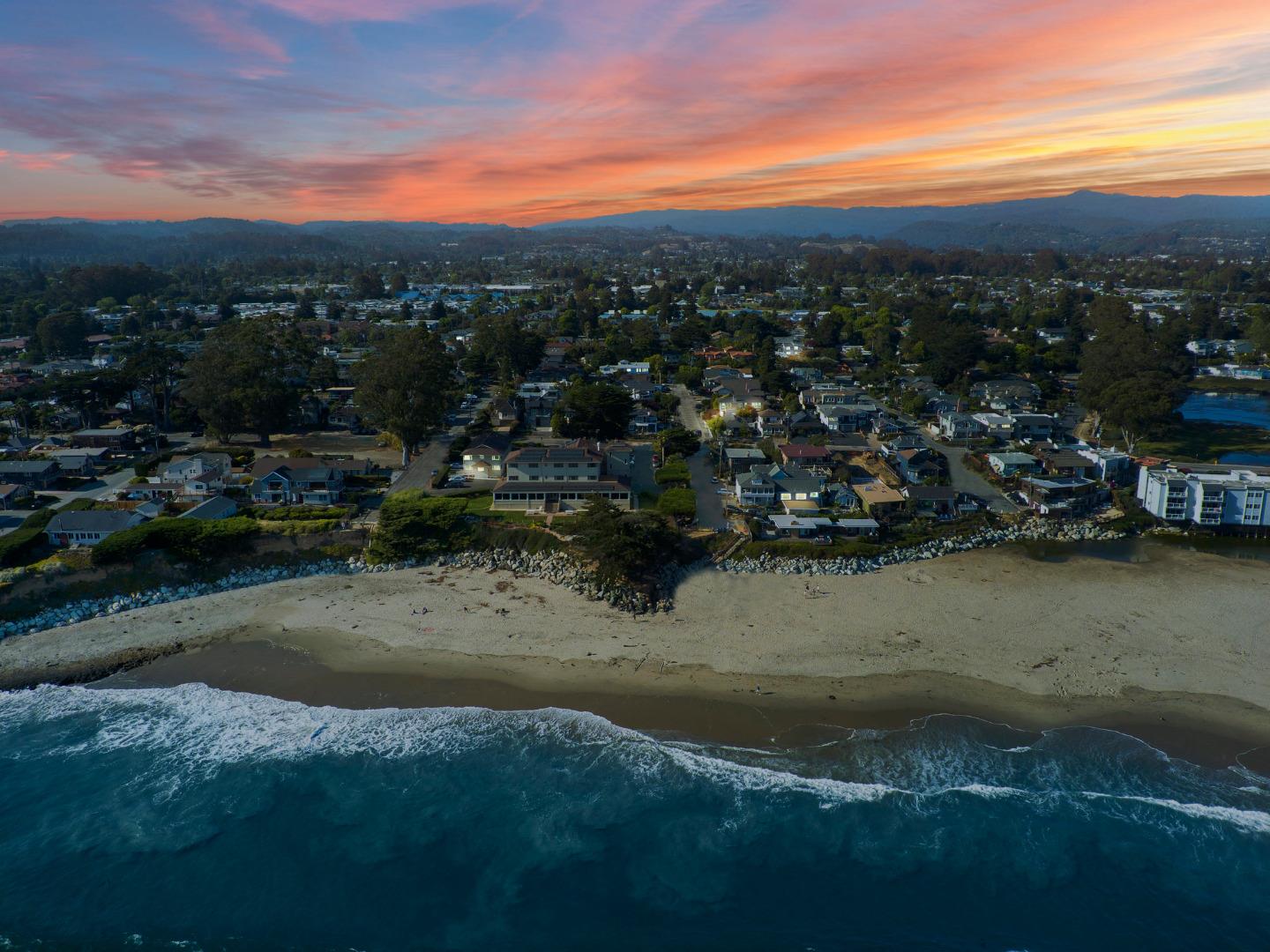 Detail Gallery Image 60 of 82 For 312 Elm St, Santa Cruz,  CA 95060 - 2 Beds | 1/1 Baths