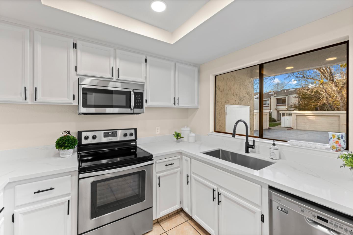 Detail Gallery Image 6 of 44 For 260 W Dunne Ave #20,  Morgan Hill,  CA 95037 - 2 Beds | 1/1 Baths
