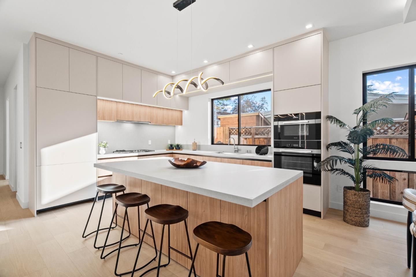 Detail Gallery Image 10 of 69 For 700 Farley St, Mountain View,  CA 94043 - 6 Beds | 6/1 Baths