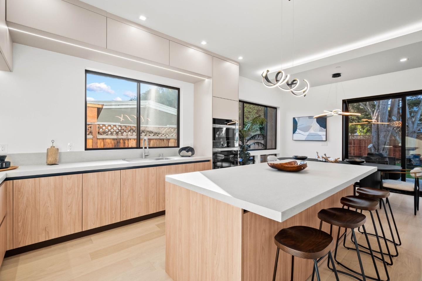 Detail Gallery Image 11 of 69 For 700 Farley St, Mountain View,  CA 94043 - 6 Beds | 6/1 Baths