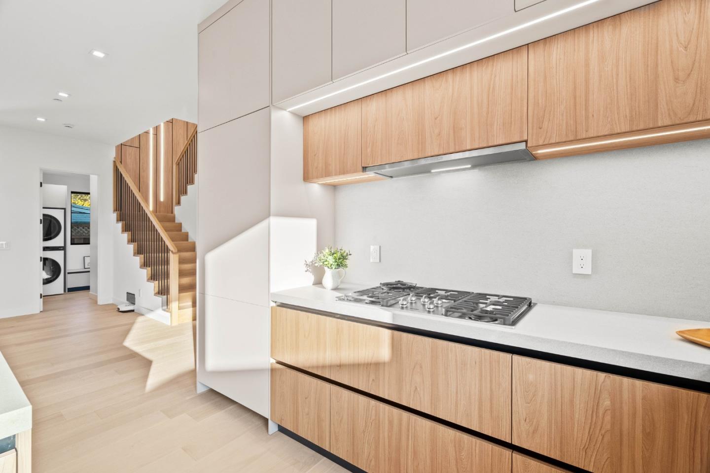 Detail Gallery Image 12 of 69 For 700 Farley St, Mountain View,  CA 94043 - 6 Beds | 6/1 Baths