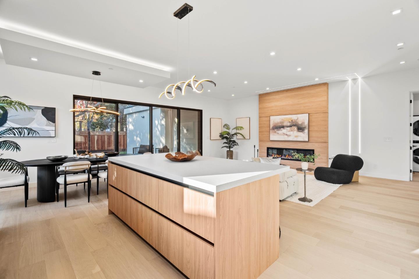 Detail Gallery Image 13 of 69 For 700 Farley St, Mountain View,  CA 94043 - 6 Beds | 6/1 Baths