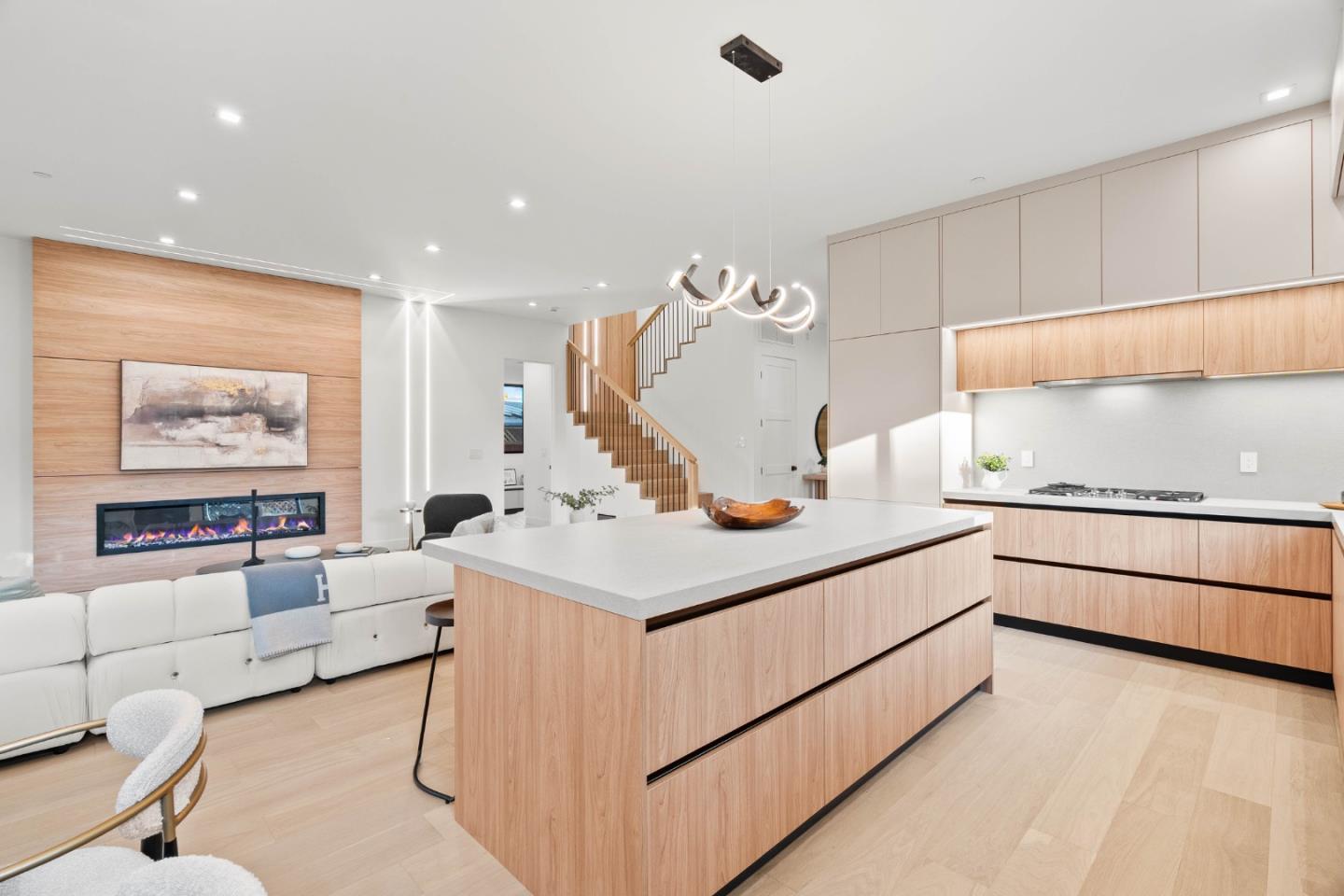 Detail Gallery Image 15 of 69 For 700 Farley St, Mountain View,  CA 94043 - 6 Beds | 6/1 Baths