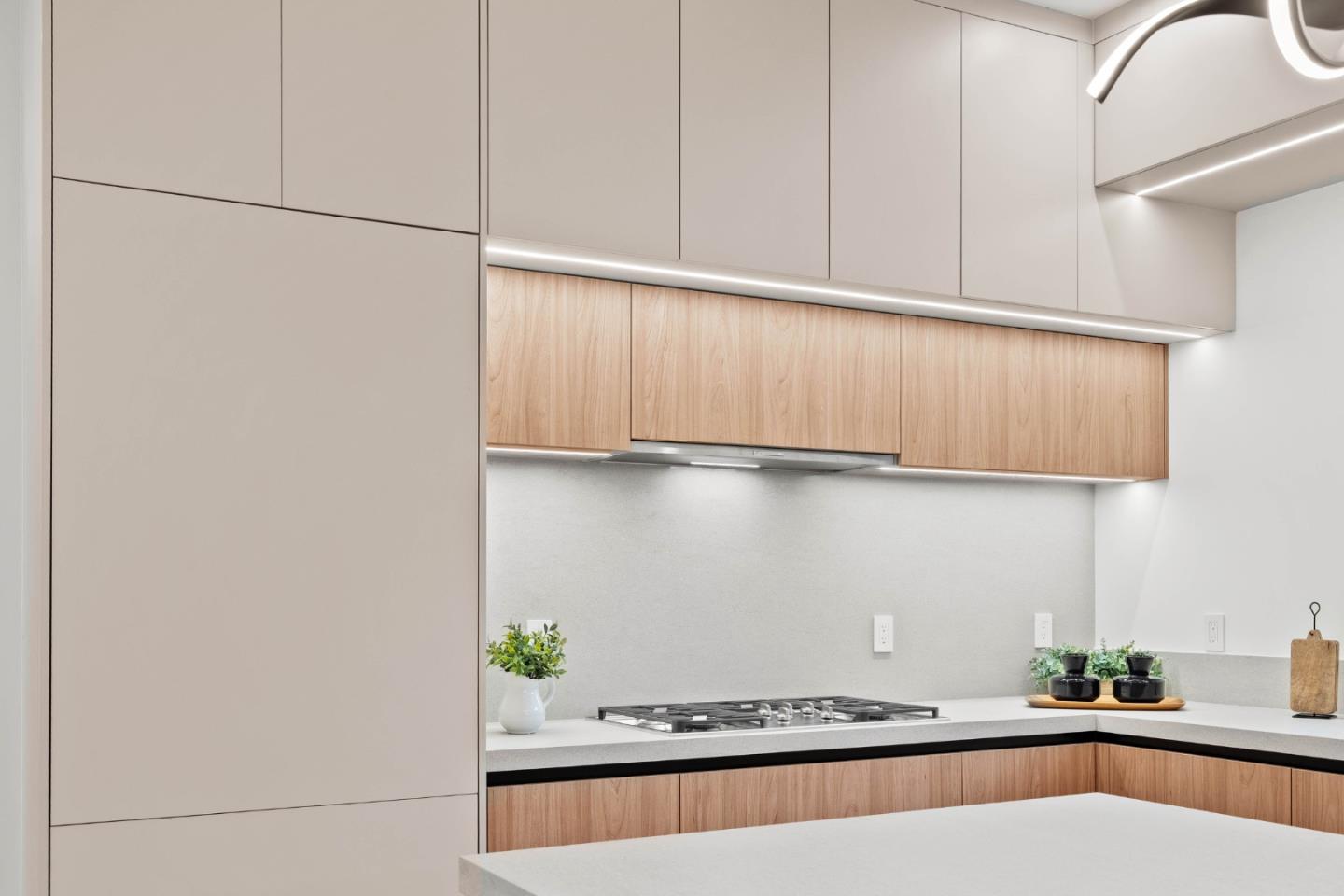 Detail Gallery Image 16 of 69 For 700 Farley St, Mountain View,  CA 94043 - 6 Beds | 6/1 Baths