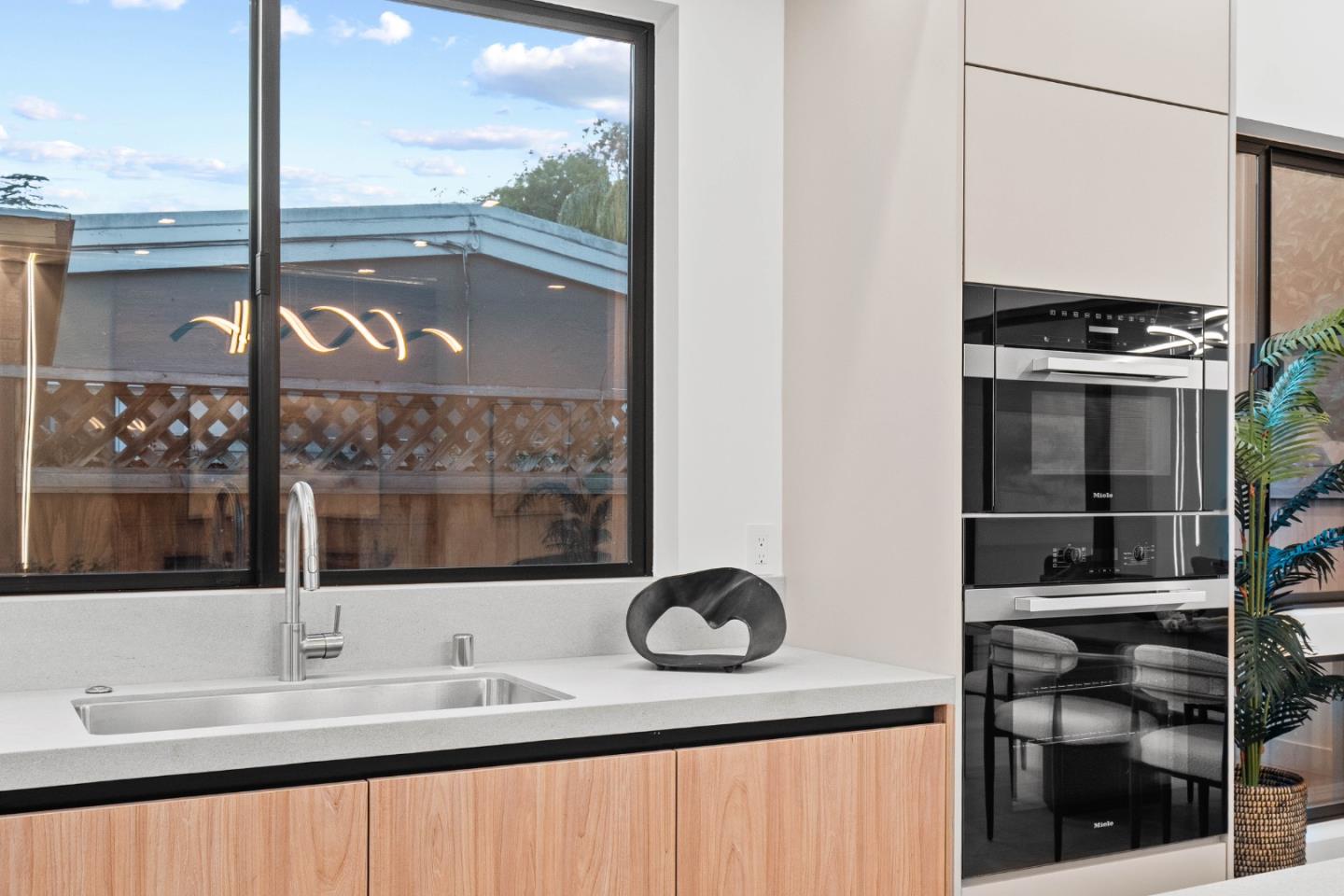 Detail Gallery Image 17 of 69 For 700 Farley St, Mountain View,  CA 94043 - 6 Beds | 6/1 Baths