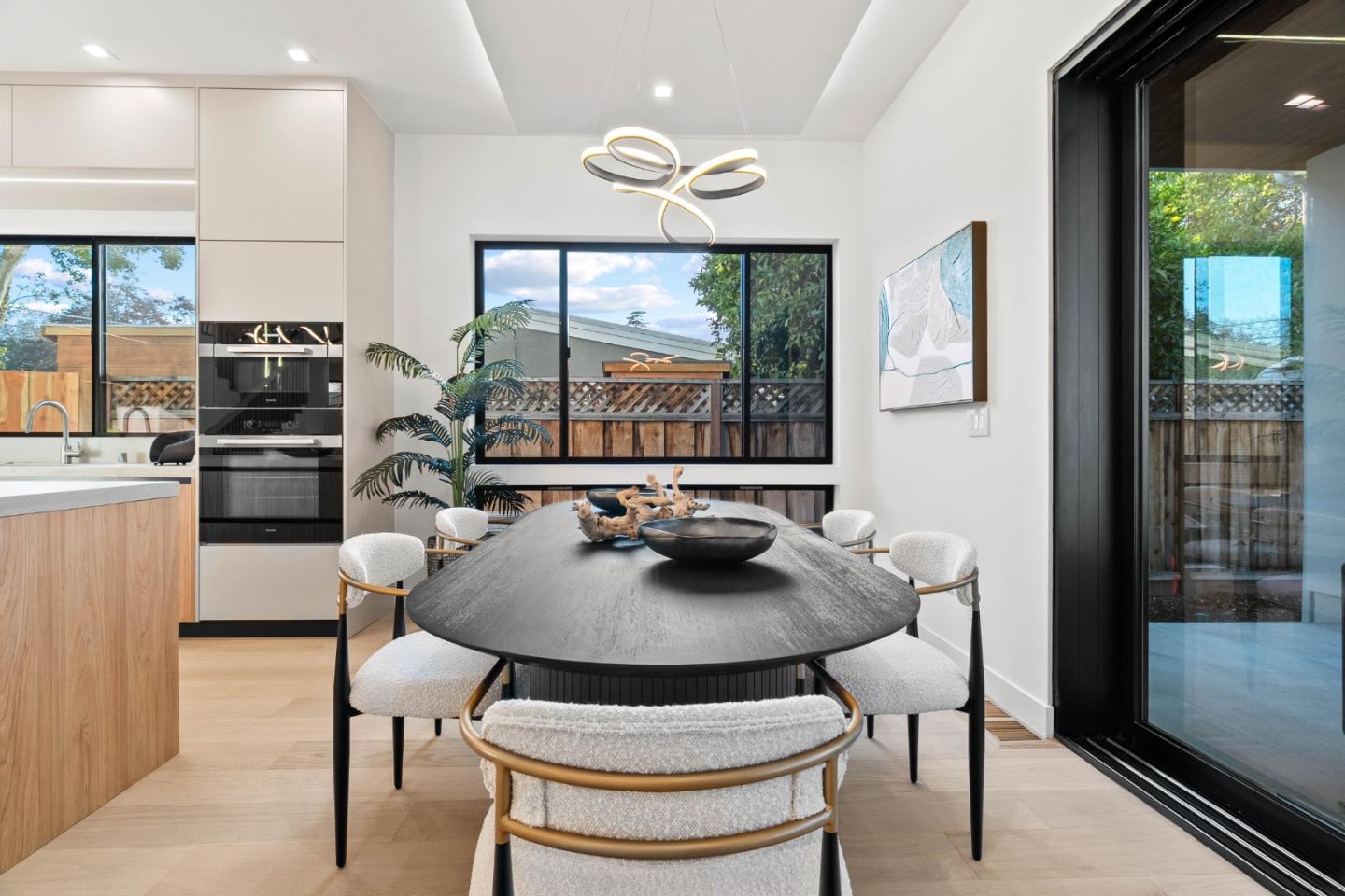 Detail Gallery Image 18 of 69 For 700 Farley St, Mountain View,  CA 94043 - 6 Beds | 6/1 Baths