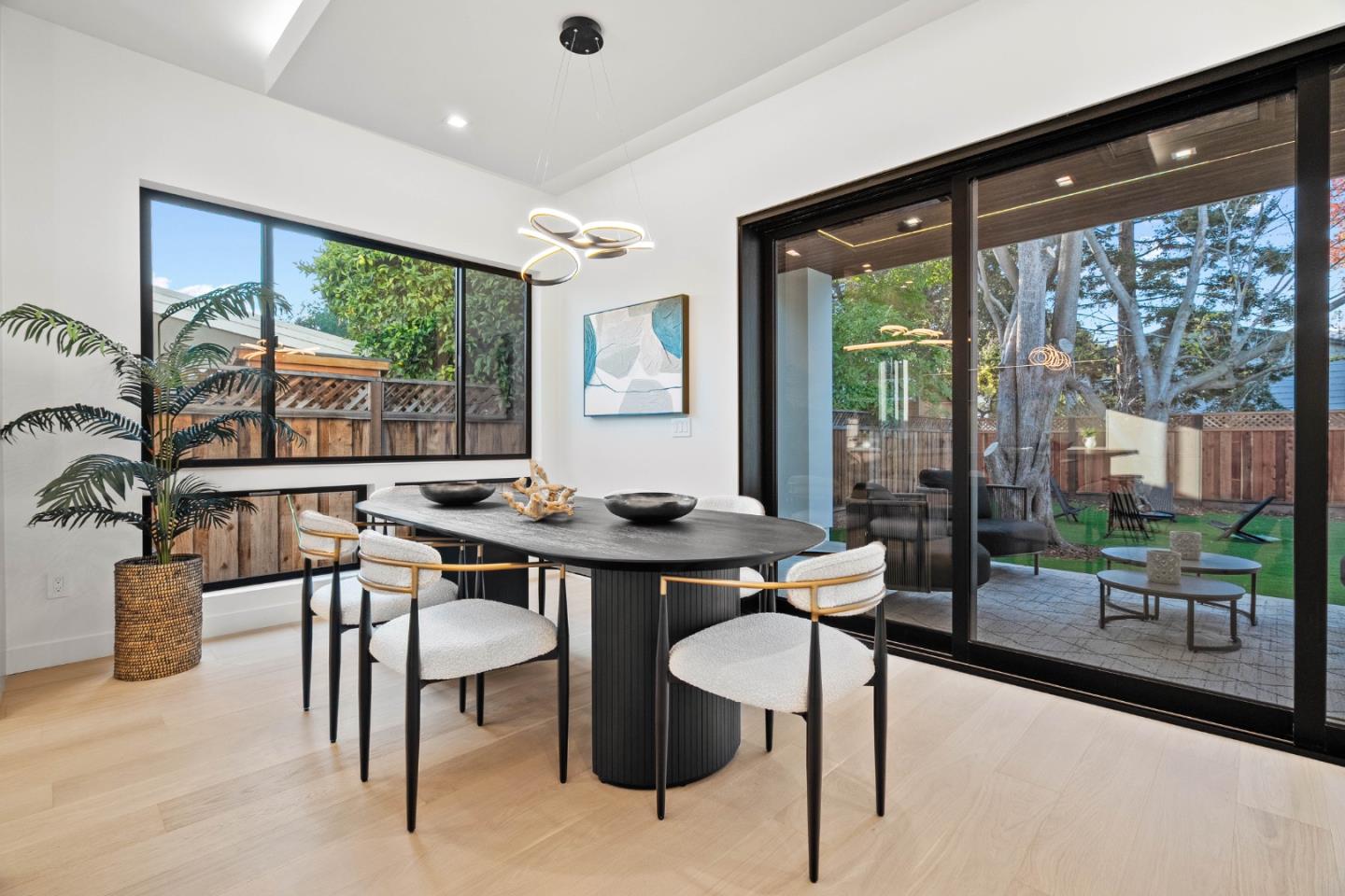 Detail Gallery Image 19 of 69 For 700 Farley St, Mountain View,  CA 94043 - 6 Beds | 6/1 Baths