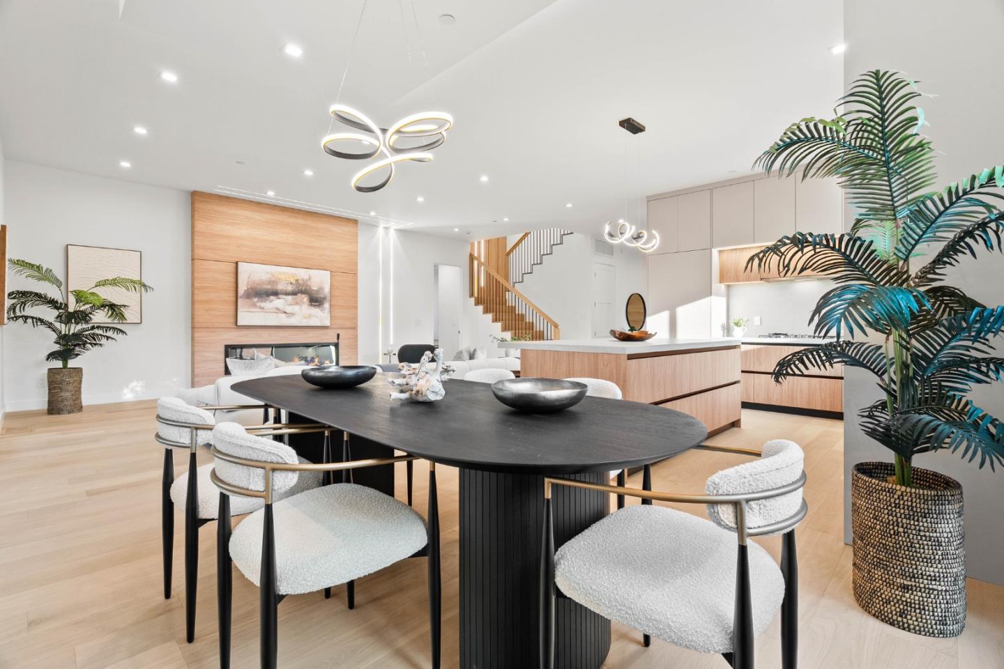 Detail Gallery Image 20 of 69 For 700 Farley St, Mountain View,  CA 94043 - 6 Beds | 6/1 Baths