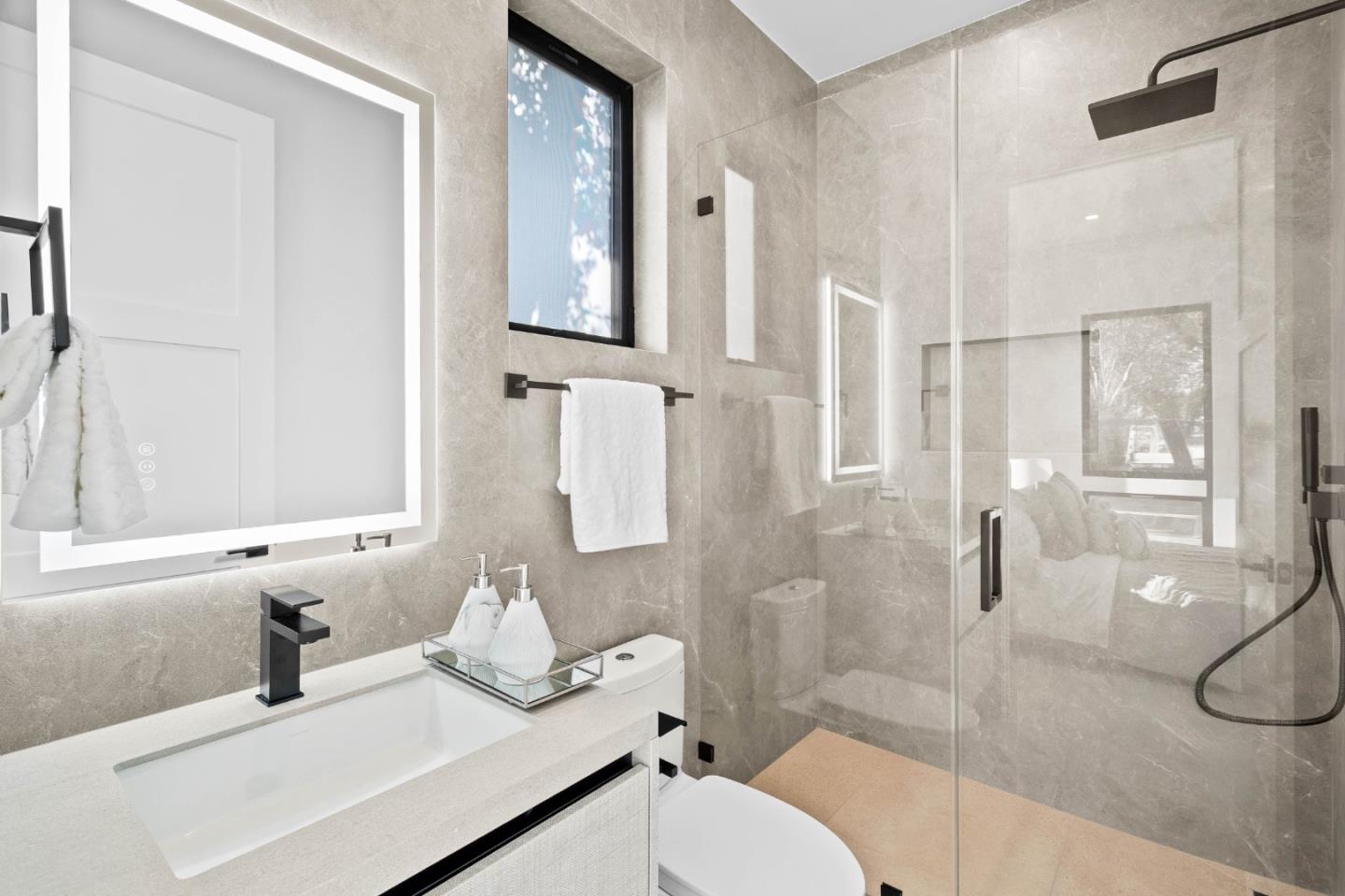 Detail Gallery Image 23 of 69 For 700 Farley St, Mountain View,  CA 94043 - 6 Beds | 6/1 Baths