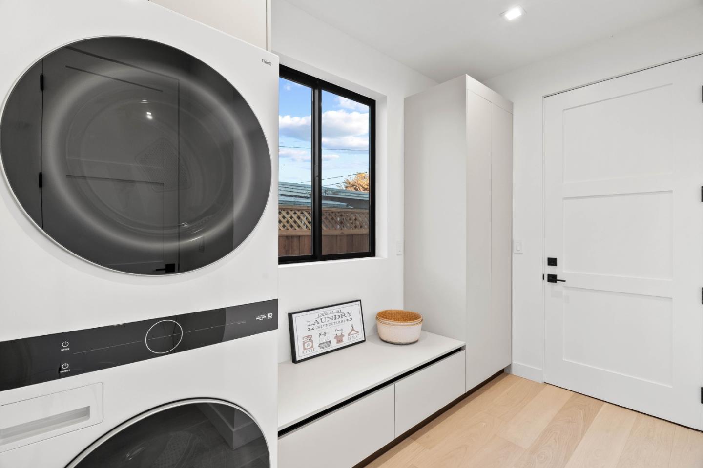 Detail Gallery Image 24 of 69 For 700 Farley St, Mountain View,  CA 94043 - 6 Beds | 6/1 Baths