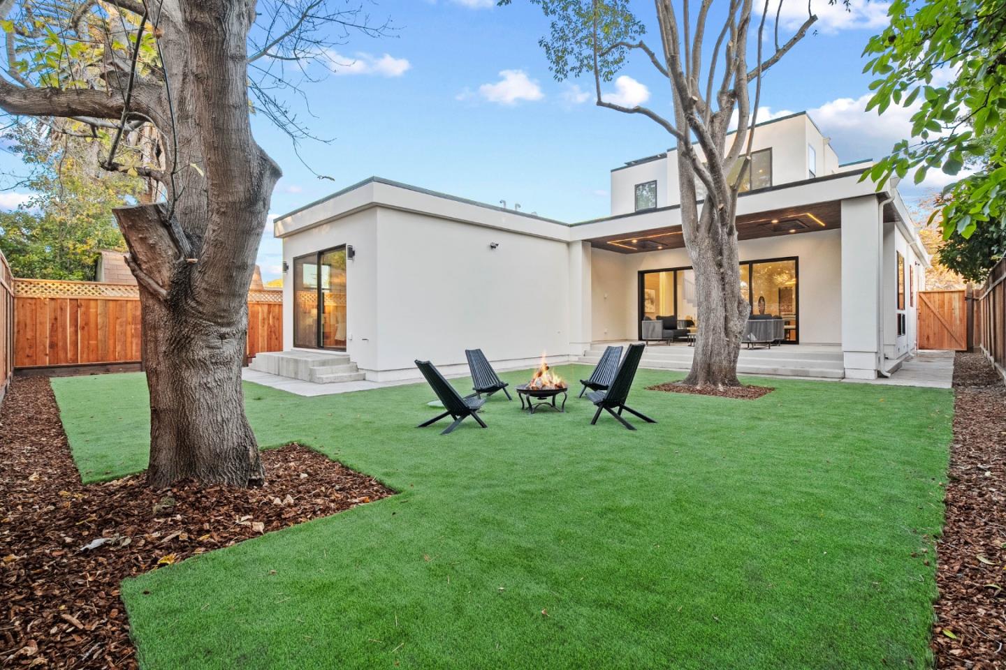 Detail Gallery Image 39 of 69 For 700 Farley St, Mountain View,  CA 94043 - 6 Beds | 6/1 Baths