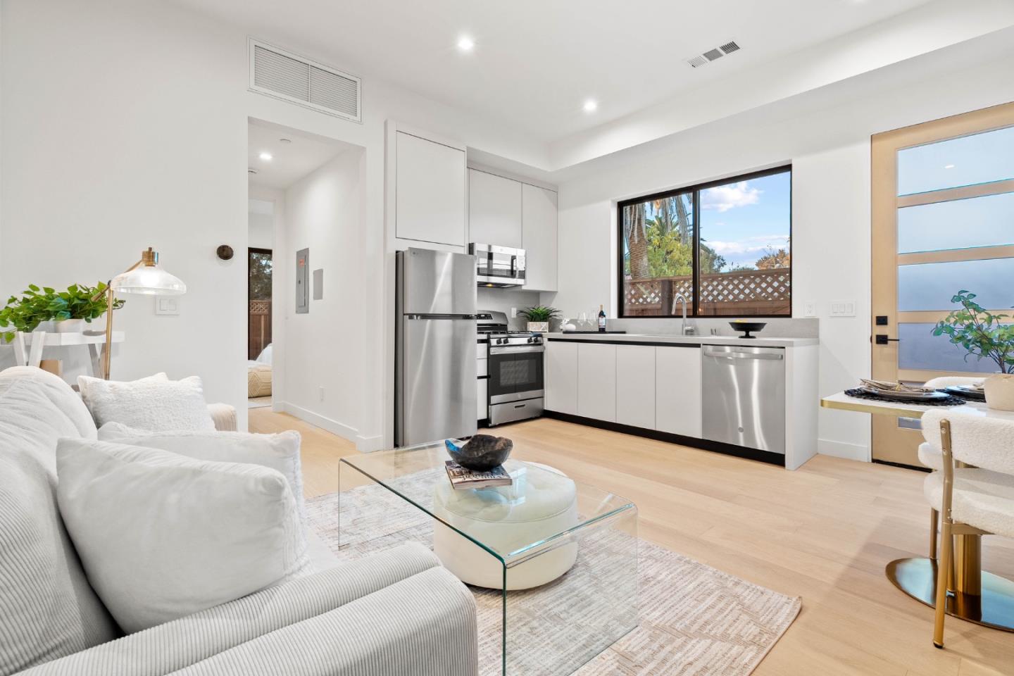 Detail Gallery Image 45 of 69 For 700 Farley St, Mountain View,  CA 94043 - 6 Beds | 6/1 Baths