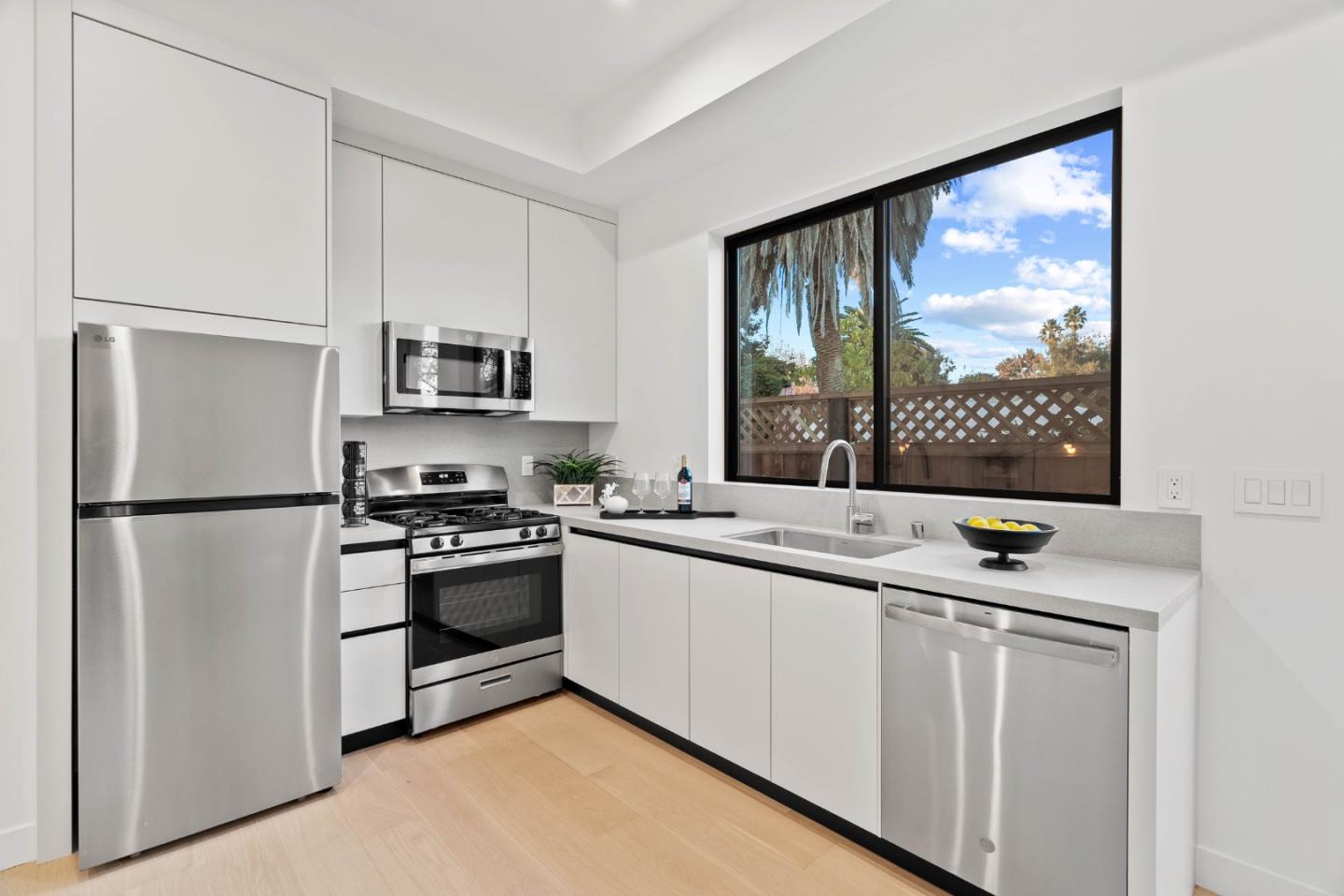 Detail Gallery Image 46 of 69 For 700 Farley St, Mountain View,  CA 94043 - 6 Beds | 6/1 Baths