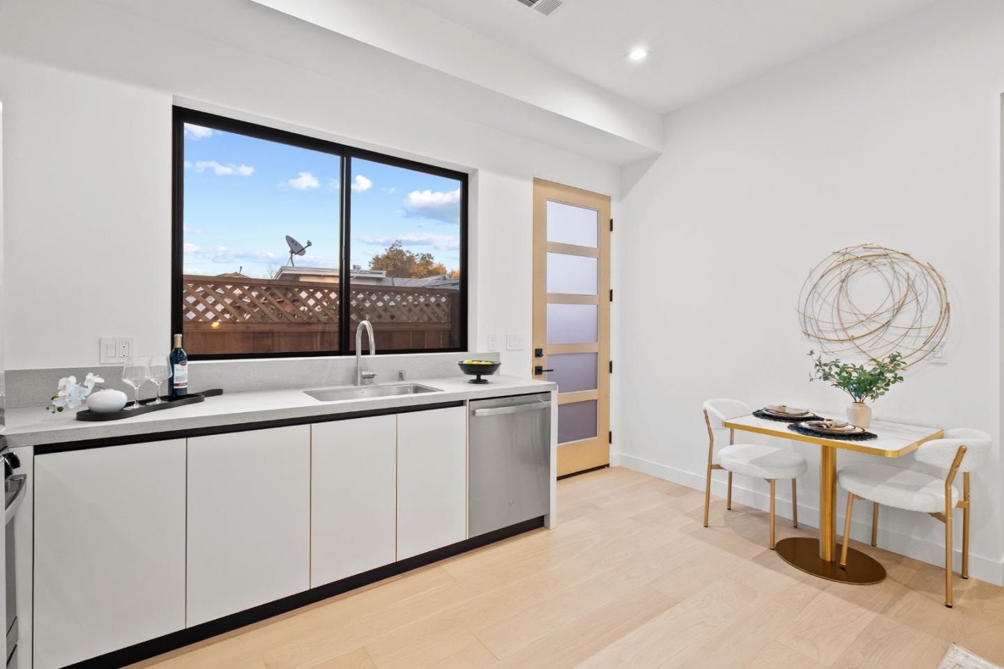 Detail Gallery Image 47 of 69 For 700 Farley St, Mountain View,  CA 94043 - 6 Beds | 6/1 Baths