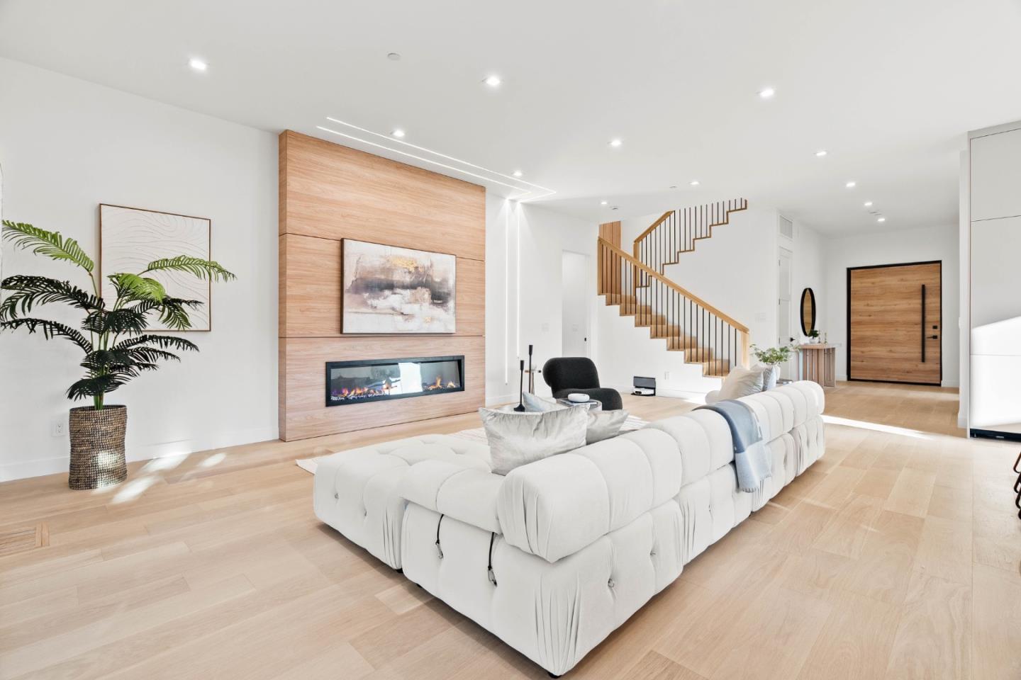 Detail Gallery Image 5 of 69 For 700 Farley St, Mountain View,  CA 94043 - 6 Beds | 6/1 Baths