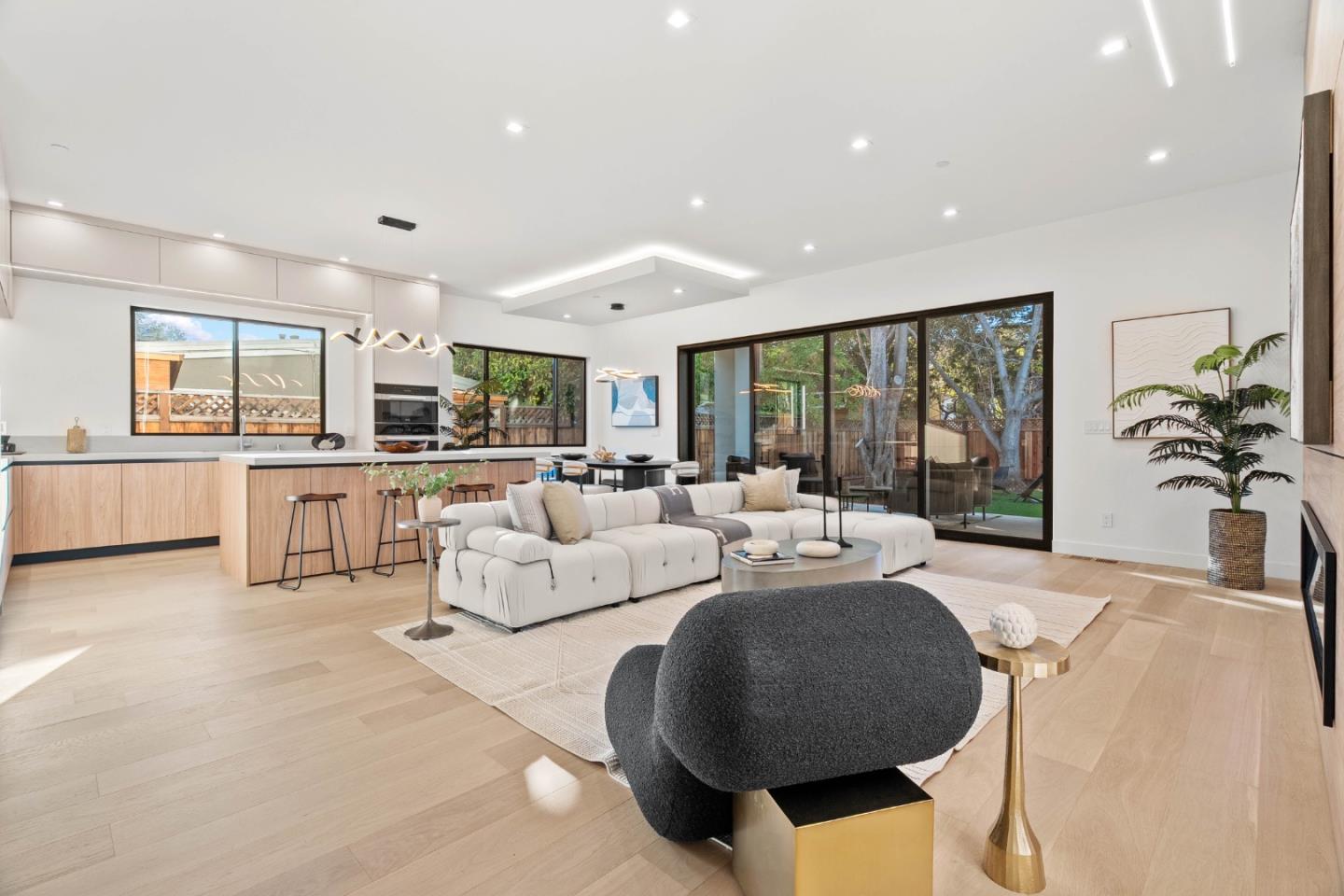 Detail Gallery Image 6 of 69 For 700 Farley St, Mountain View,  CA 94043 - 6 Beds | 6/1 Baths