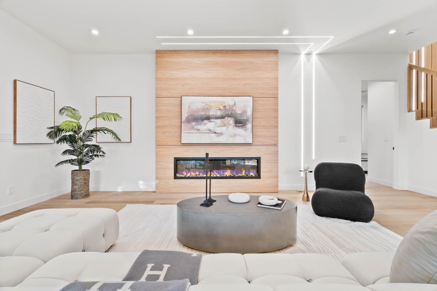 Detail Gallery Image 7 of 69 For 700 Farley St, Mountain View,  CA 94043 - 6 Beds | 6/1 Baths