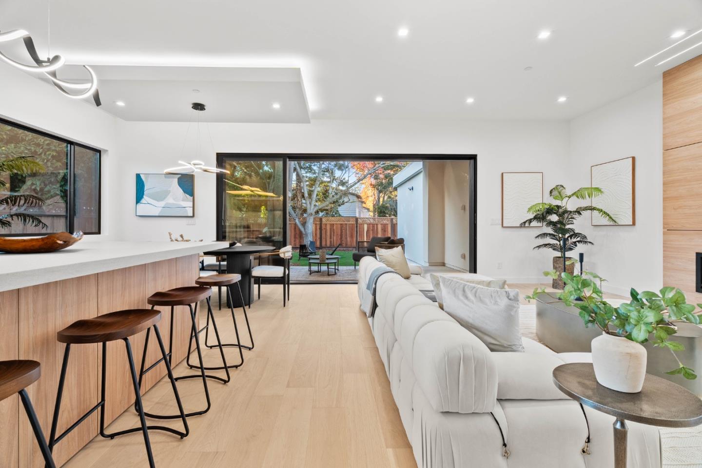 Detail Gallery Image 8 of 69 For 700 Farley St, Mountain View,  CA 94043 - 6 Beds | 6/1 Baths