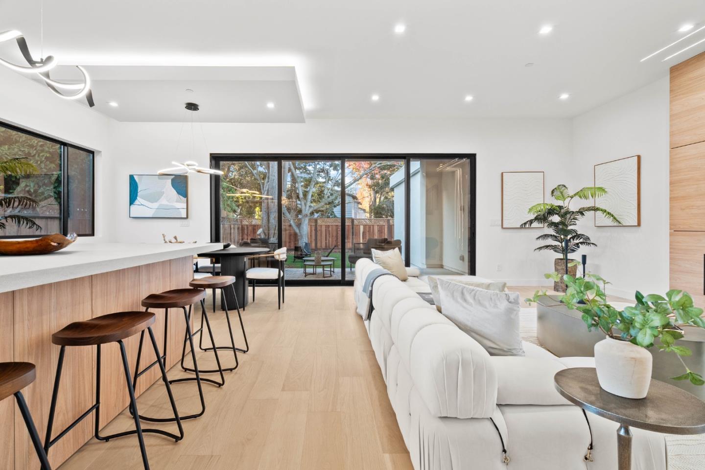 Detail Gallery Image 9 of 69 For 700 Farley St, Mountain View,  CA 94043 - 6 Beds | 6/1 Baths