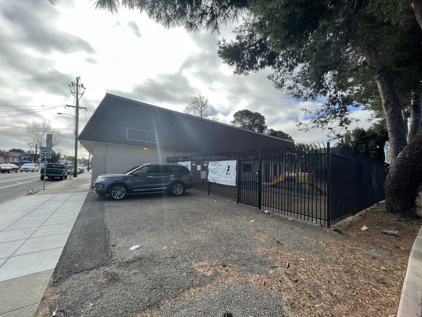 Detail Gallery Image 11 of 83 For 5909 Camden St, Oakland,  CA 94605 - – Beds | – Baths