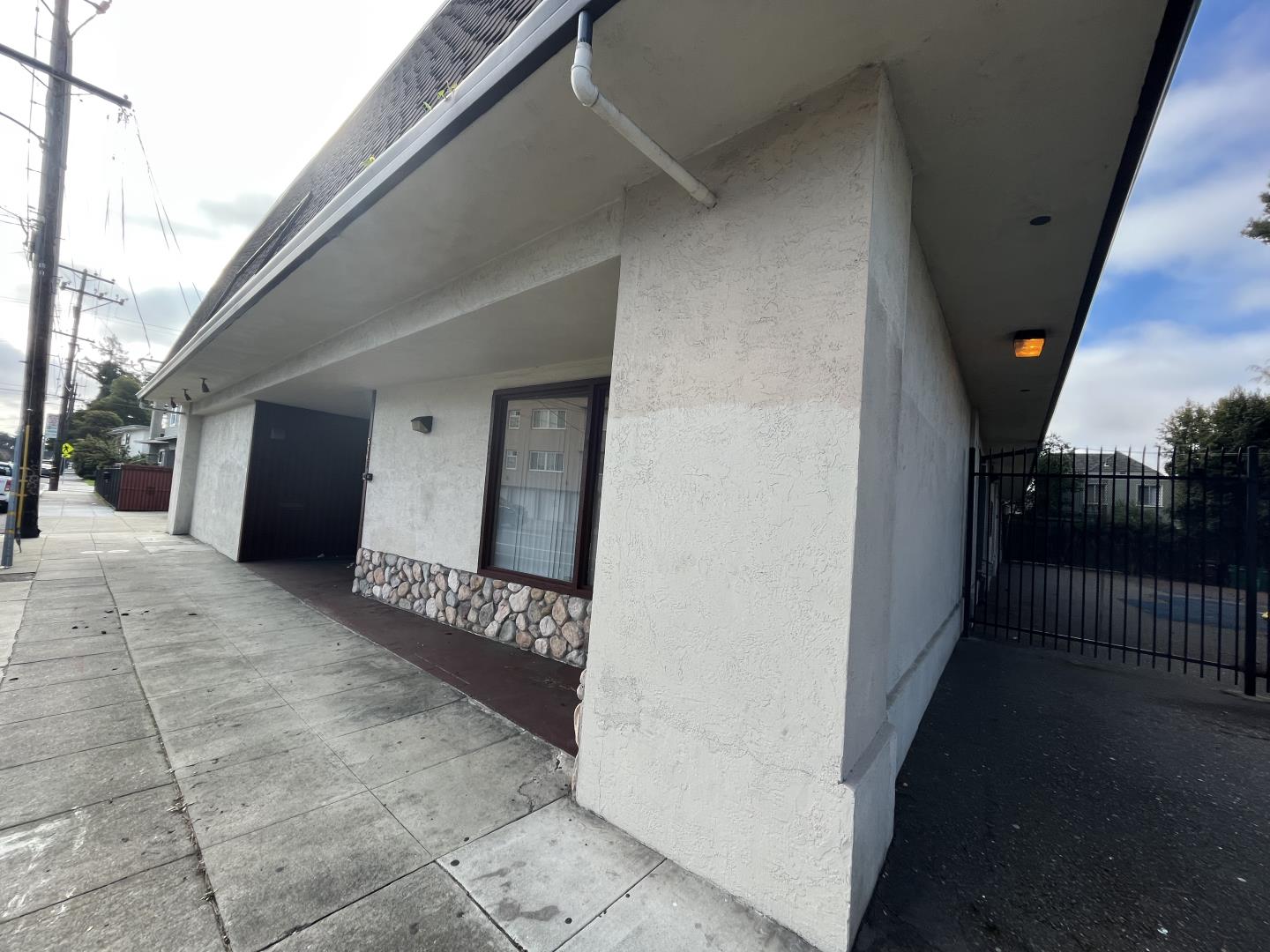 Detail Gallery Image 12 of 83 For 5909 Camden St, Oakland,  CA 94605 - – Beds | – Baths