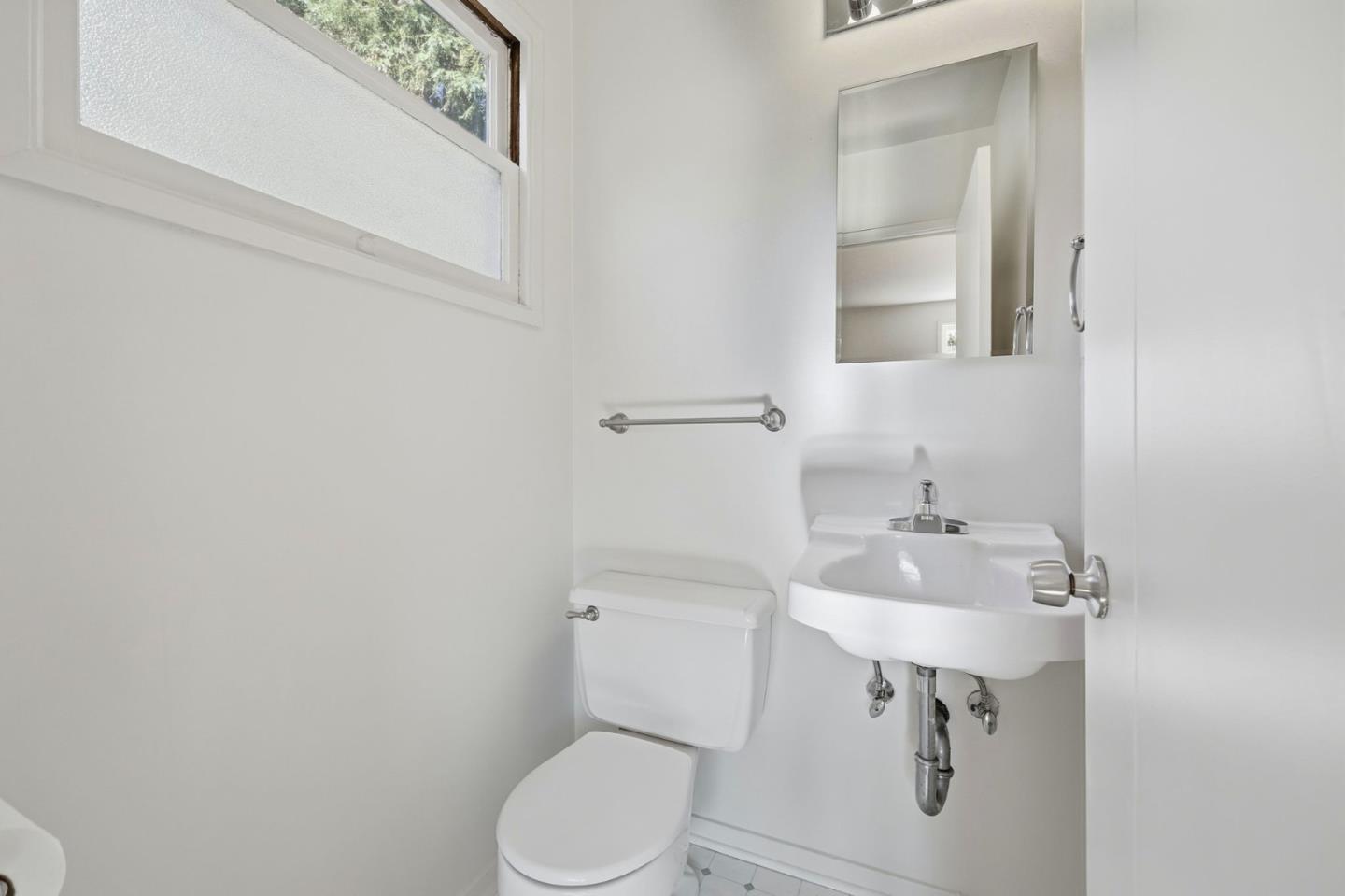 Detail Gallery Image 10 of 23 For 429 Pope St, Menlo Park,  CA 94025 - 3 Beds | 1/1 Baths
