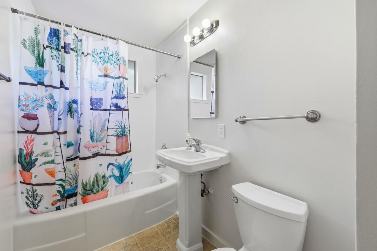 Detail Gallery Image 13 of 23 For 429 Pope St, Menlo Park,  CA 94025 - 3 Beds | 1/1 Baths