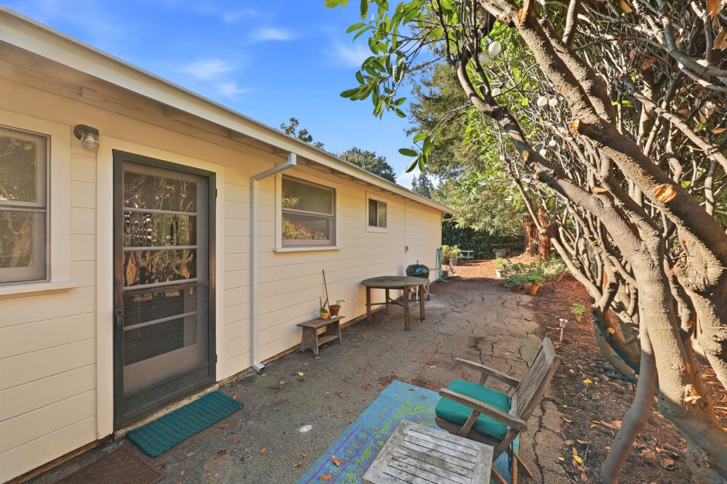 Detail Gallery Image 14 of 23 For 429 Pope St, Menlo Park,  CA 94025 - 3 Beds | 1/1 Baths